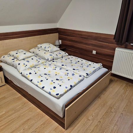 Crystal Sosto Apartman Nyiregyhaza Bagian luar foto